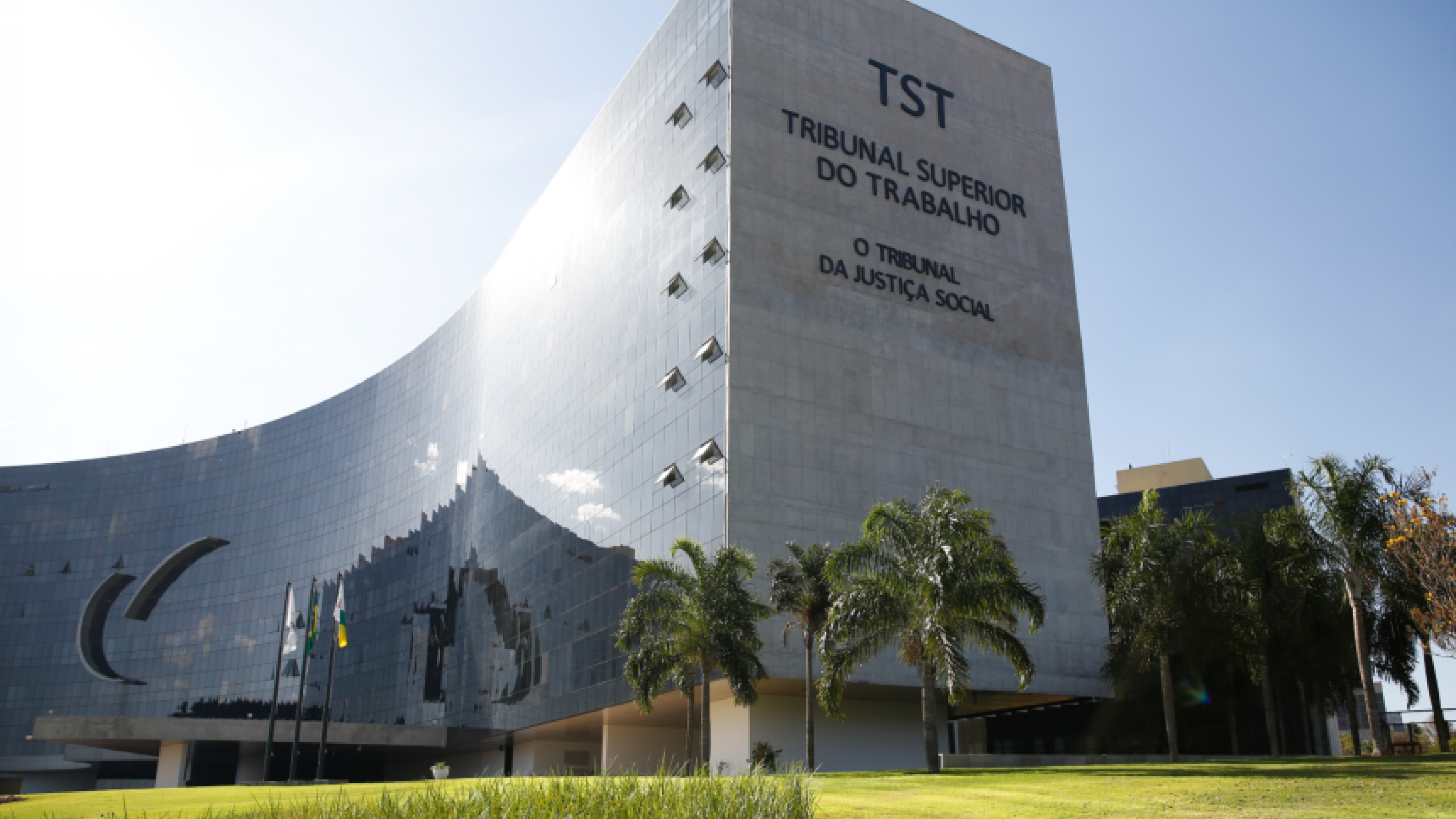 TST muda postura: cultura de precedentes entra em cena